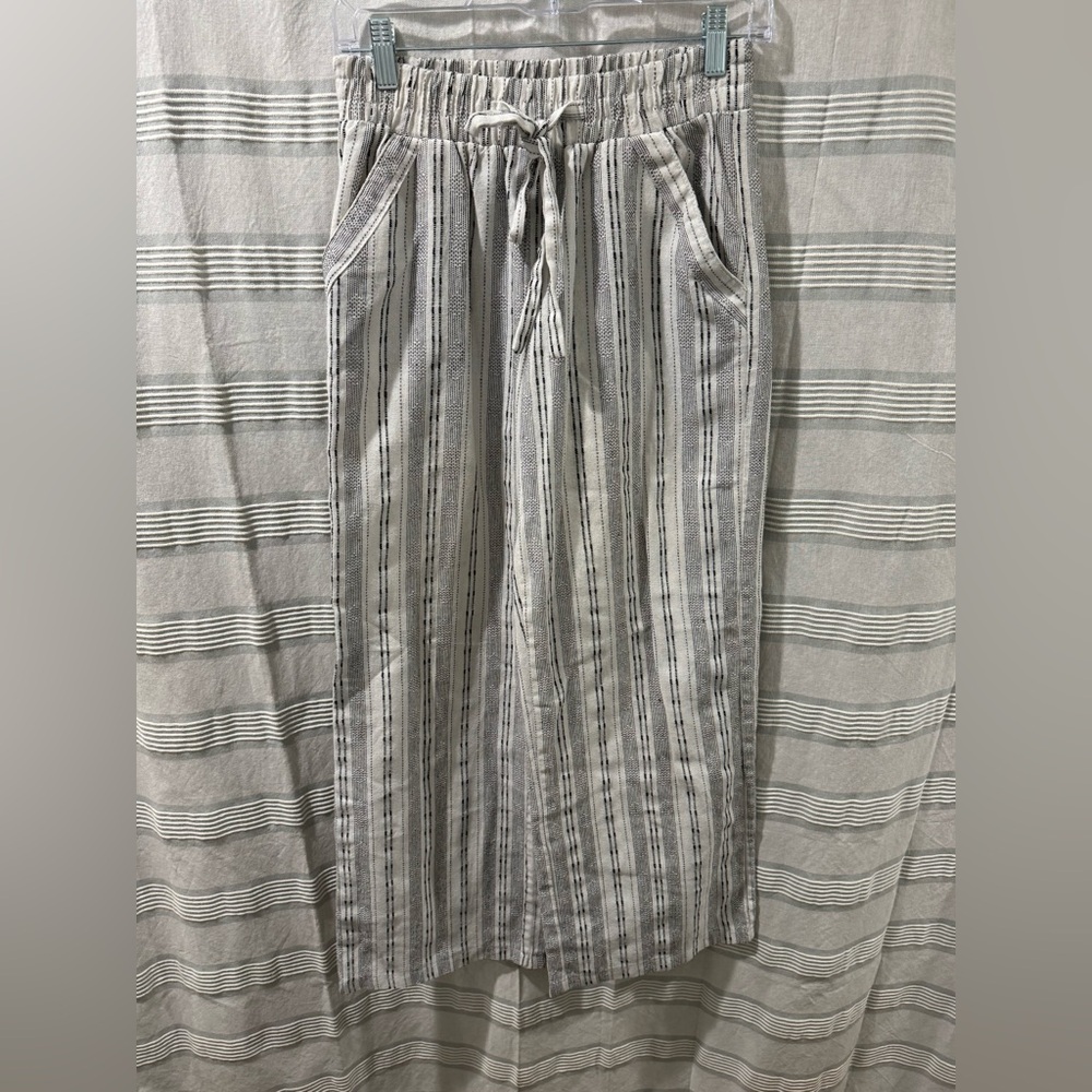 White w/black stripes Linen pants. Size Medium.